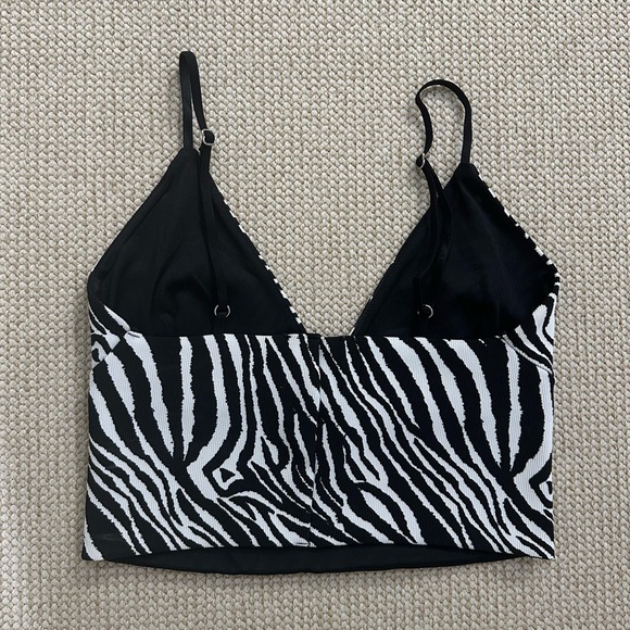 Cropped Ribbed Zebra Print Top - Picture 2 of 5